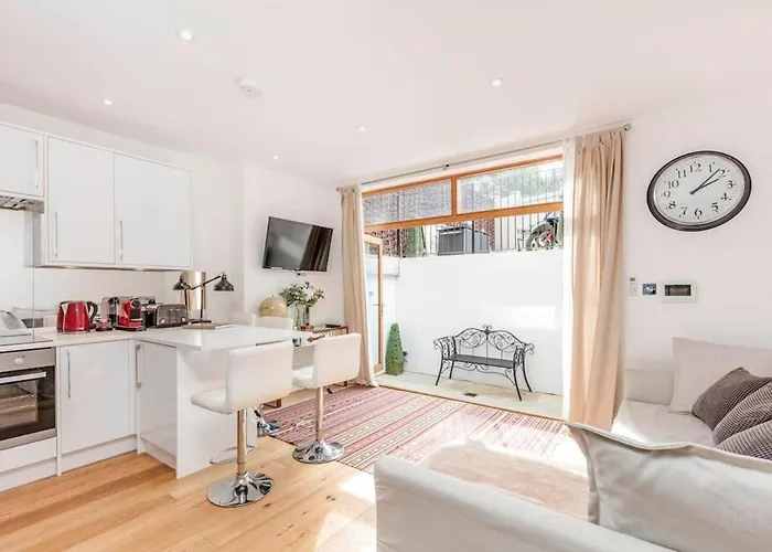 2 Bed Garden Flat With Air Con By Fulham Broadway