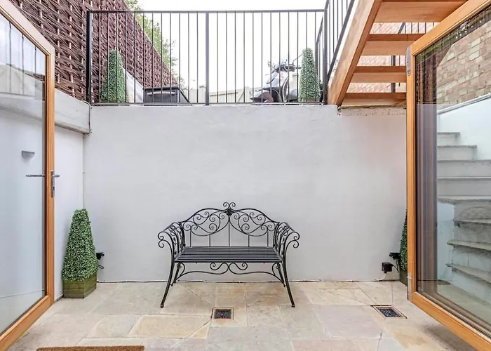 2 Bed Garden Flat With Air Con By Fulham Broadway