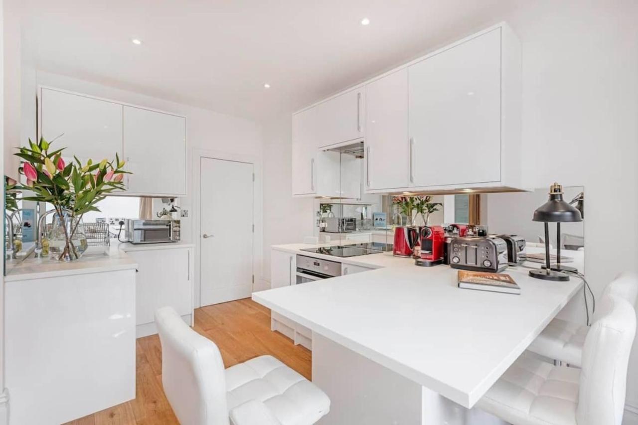 2 Bed Garden Flat With Air Con By Fulham Broadway *